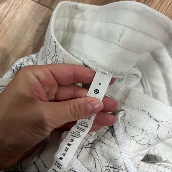 Lululemon Warm Down Jogger *7/8 Length
Thread Dye White Black - Picture 10 of 10